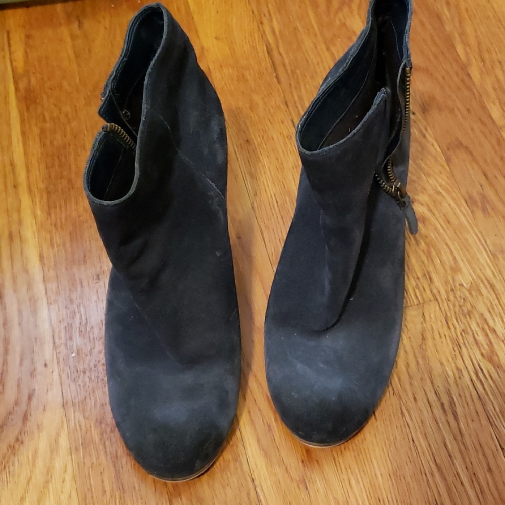 BP like new blue suede booties